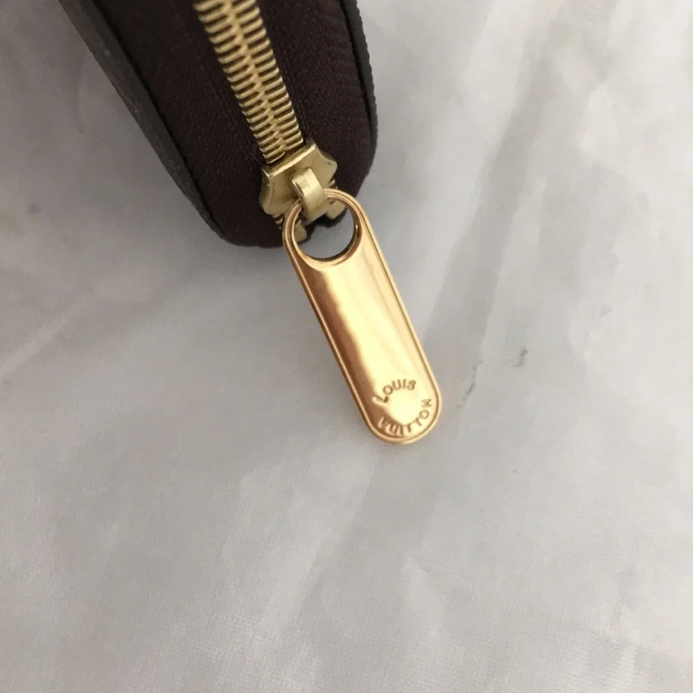 AUTHENTIC Louis Vuitton Valentine Doggy coin purse - Picture 4 of 7